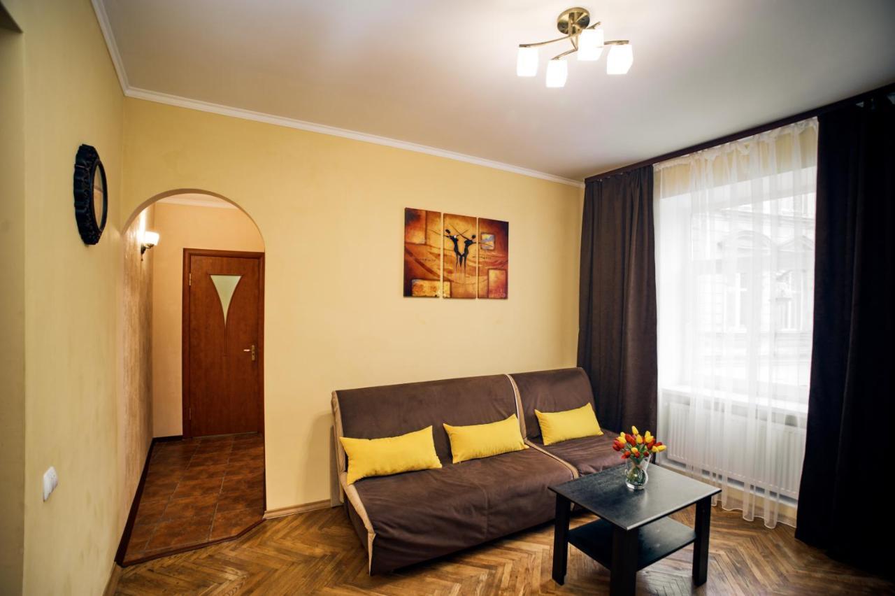 Apartments Near Potocki Palace Львов Экстерьер фото
